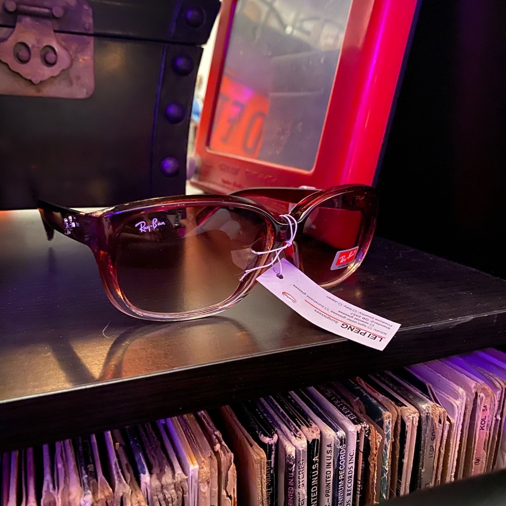 NWT Ray-Ban sunglasses
